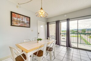 Apartment (3 Bedrooms) | Interior - 1 Mi to The Island in Pigeon Forge: Condo w/ Pools (Pigeon Forge)