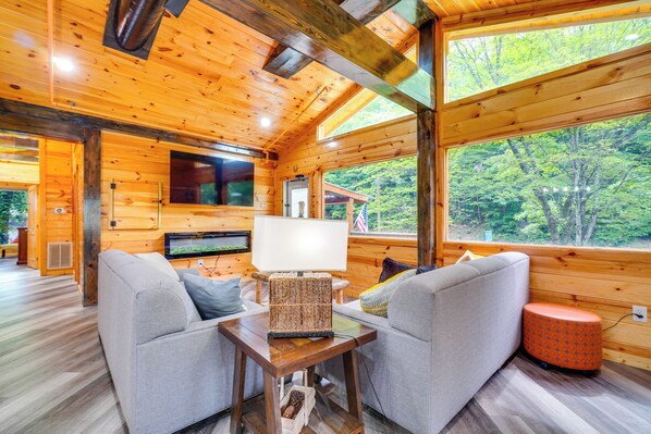House (2 Bedrooms) | Interior - 3 Mi to Dollywood: Peaceful Cabin w/ Deck (Pigeon Forge)