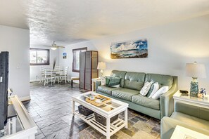 Apartment (1 Bedroom) | Interior - Swim & Relax: Daytona Beach Condo w/ Ocean Access! (Daytona Beach)