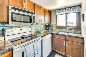 Apartment (1 Bedroom) | Interior - Swim & Relax: Daytona Beach Condo w/ Ocean Access! (Daytona Beach)