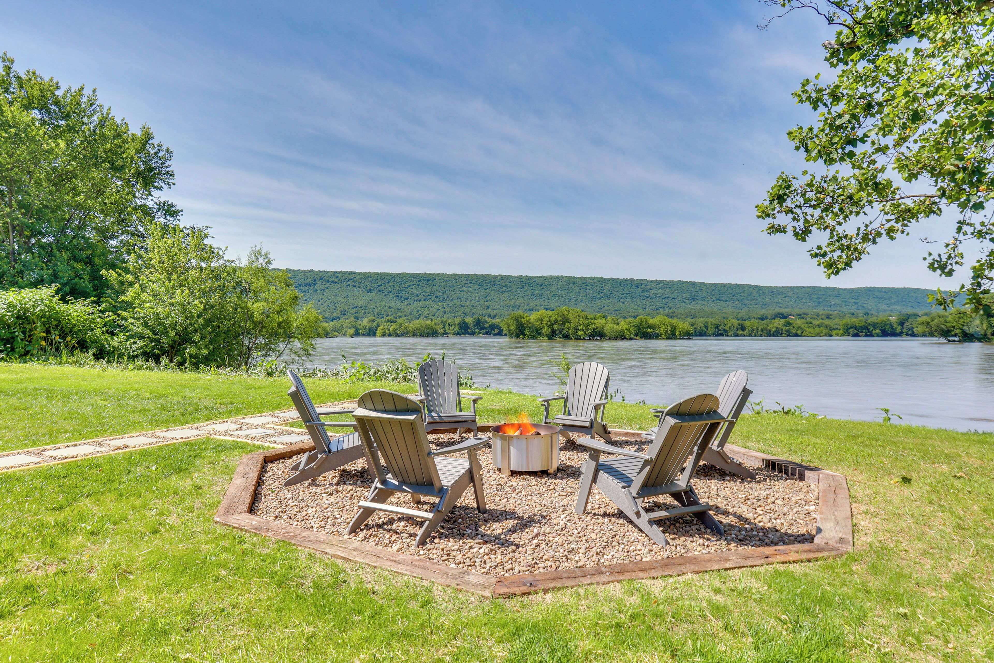 House (4 Bedrooms) | Front of property