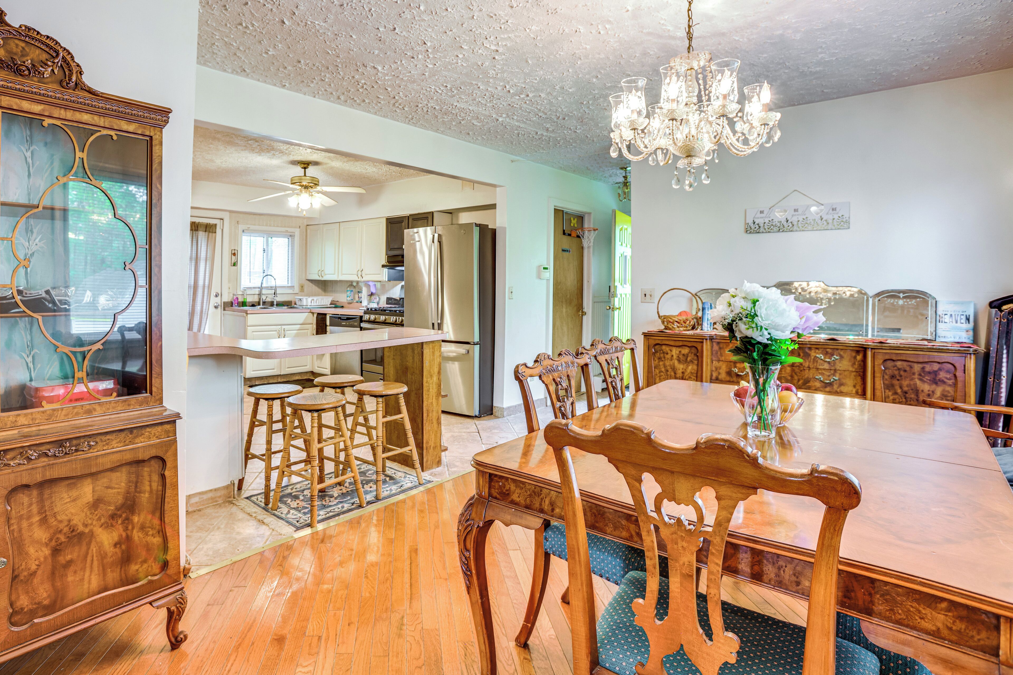 House (5 Bedrooms) | Interior