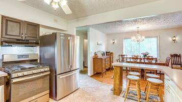 House (5 Bedrooms) | Interior