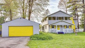 House (5 Bedrooms) | Interior