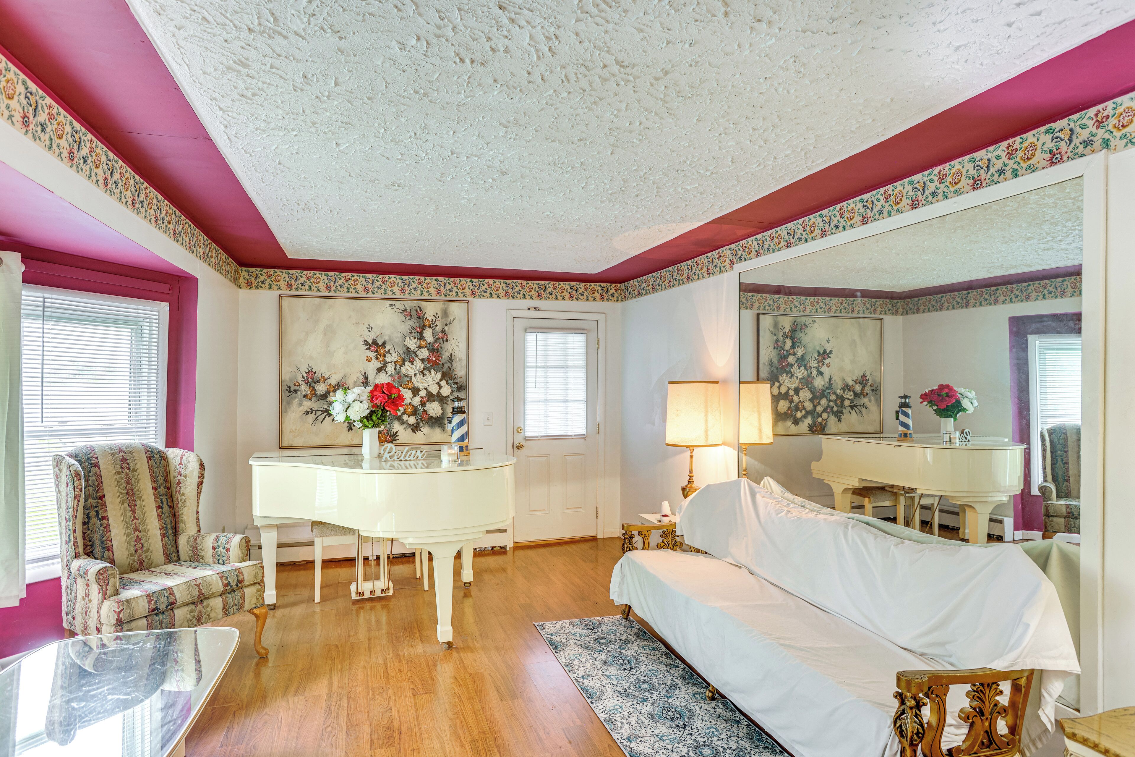 House (5 Bedrooms) | Interior