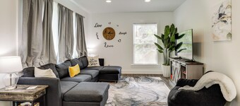 เดินไปยังดาวน์ทาวน์ & ทะเลสาบเซเนกา: รีทรีตปรับปรุงใหม่!