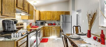 Walk to Beach: Elegant Escape in Lusby!