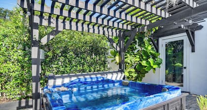 Hot Tub & Fenced Yard: Tranquil Home in Valrico!