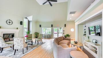 Apartment (0 Bedroom) | Interior