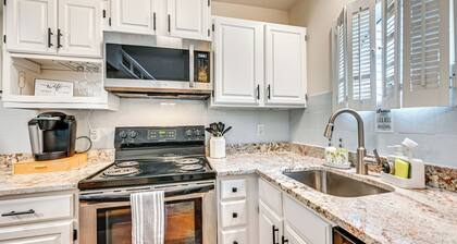 1 Mi to Mohegan Sun: Studio w/ Pool Access