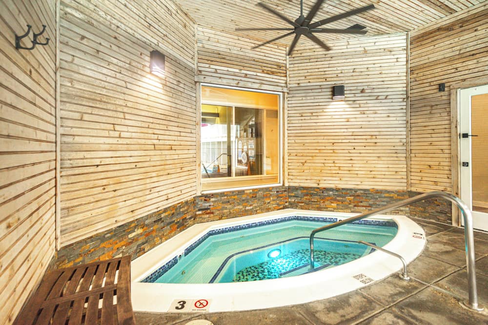 1 Mi to Mohegan Sun: Studio w/ Pool Access - Brooklyn, CT