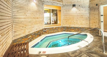 1 Mi to Mohegan Sun: Studio w/ Pool Access