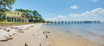 Florida Gulf Coast Getaway w/ Dock & Beach Views