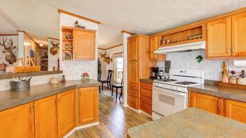 House (3 Bedrooms) | Interior