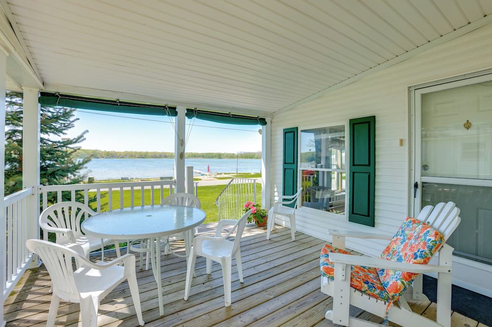 Lakefront w/ Beach Access: Deck, Dock & Grill! - Custer, MI