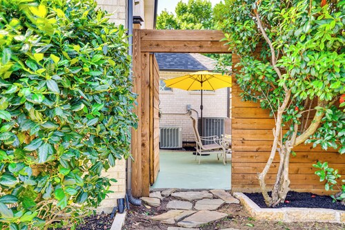 Explore & Unwind: Charming Bedford Apartment