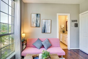 Apartment (1 Bedroom) | Interior - Explore & Unwind: Charming Bedford Apartment (Bedford)