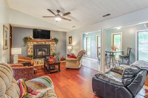 House (3 Bedrooms) | Interior