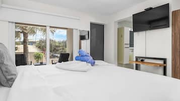 4 soverom, skrivebord, wi-fi (inkludert) og sengetøy