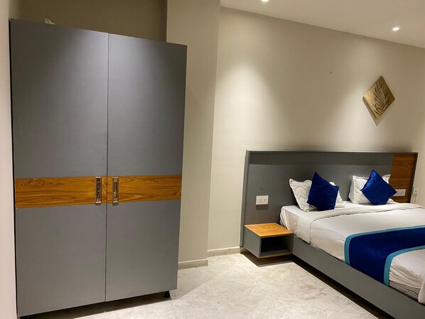 Deluxe Double Room | Desk, laptop workspace, blackout drapes, iron/ironing board - Raahgir Suites (Noida)