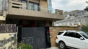 Front of property - Raahgir Suites (Noida)