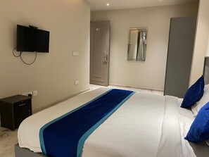 Deluxe Double Room | Desk, laptop workspace, blackout drapes, iron/ironing board - Raahgir Suites (Noida)