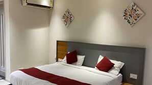 Reception - Raahgir Suites (Noida)