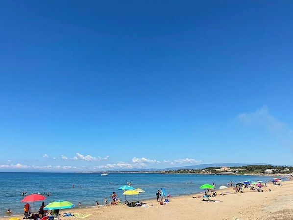 Private beach nearby, white sand - Hotel Baia Mare Blu (Isola di Capo Rizzuto)