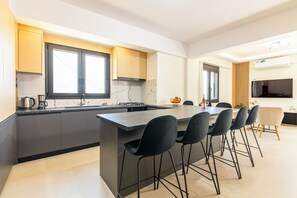4 bedrooms, desk, soundproofing - Villa Bella With Jacuzzi (Hersonissos)