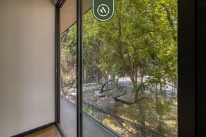 2 عدّة غرف نوم وخدمة الإنترنت