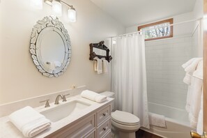 Hair dryer, towels - Buckberry Bend: Neighborhood Home w Gas Fireplace, Covered Porch | Pet Friendly (Highlands)