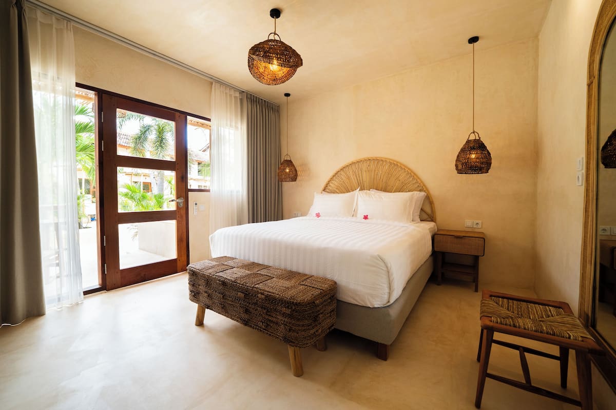 Habitación junior doble | Minibar, caja fuerte, decoración individual y mobiliario individual