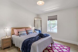 3 bedrooms, iron/ironing board, free WiFi, bed sheets - Introducing: Budget-friendly Jasmine Loft for 6! (Tybee Island)