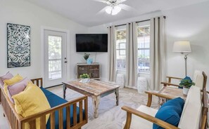 Smart TV, books - Introducing: Budget-friendly Jasmine Loft for 6! (Tybee Island)