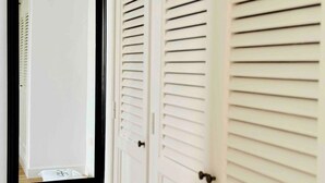 A white door with a black frame and a window with horizontal blinds. - Canaryislandshost l Amapola (Las Palmas)