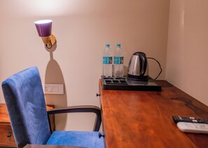 Premium Room, 1 Double Bed | Private kitchen