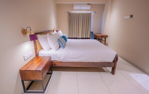 Premium Room, 1 Double Bed | In-room safe, desk, laptop workspace, iron/ironing board -  Indie Stays Studio Kharadi (Pune)
