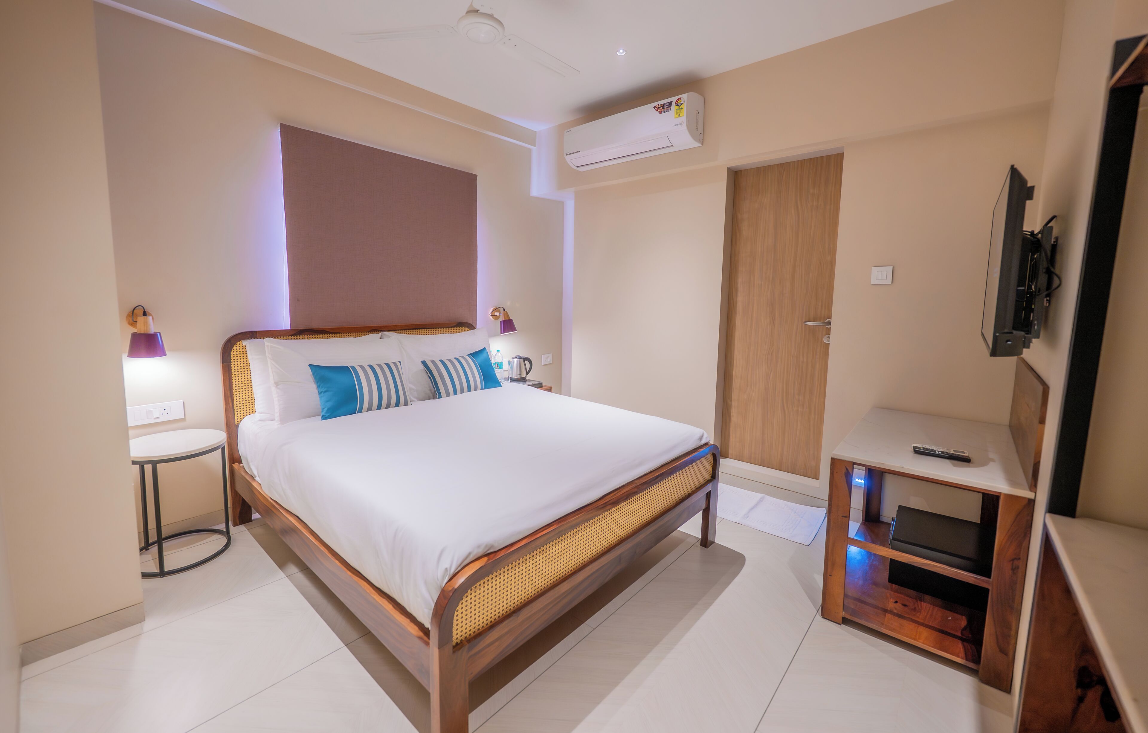 Classic Room, 1 Double Bed, City View | In-room safe, desk, laptop workspace, iron/ironing board