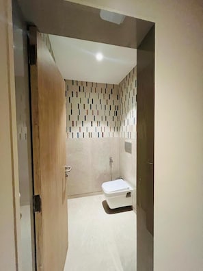 Deluxe Room, 1 Double Bed, City View | Bathroom - Indie Stays Studio Kharadi (Pune)