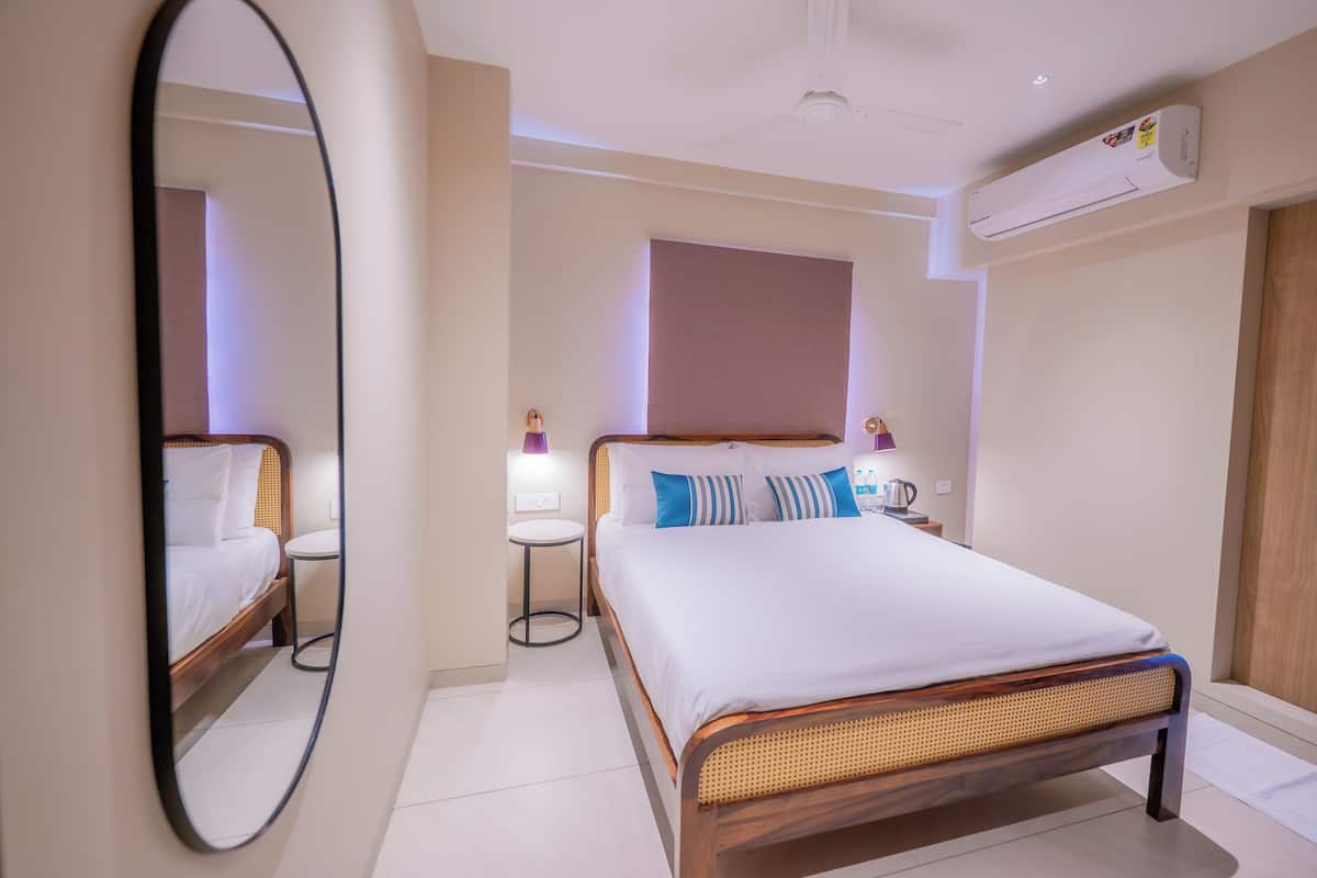 Deluxe Room, 1 Double Bed, City View