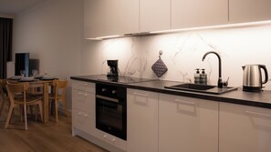 Studio (7B) | Eget kök | Kylskåp, spishäll, vattenkokare och grytor/köksredskap