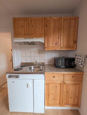 Oceanview Cottage with Kitchenette