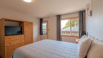 Studio | Premium bedding, memory-foam beds, individually decorated