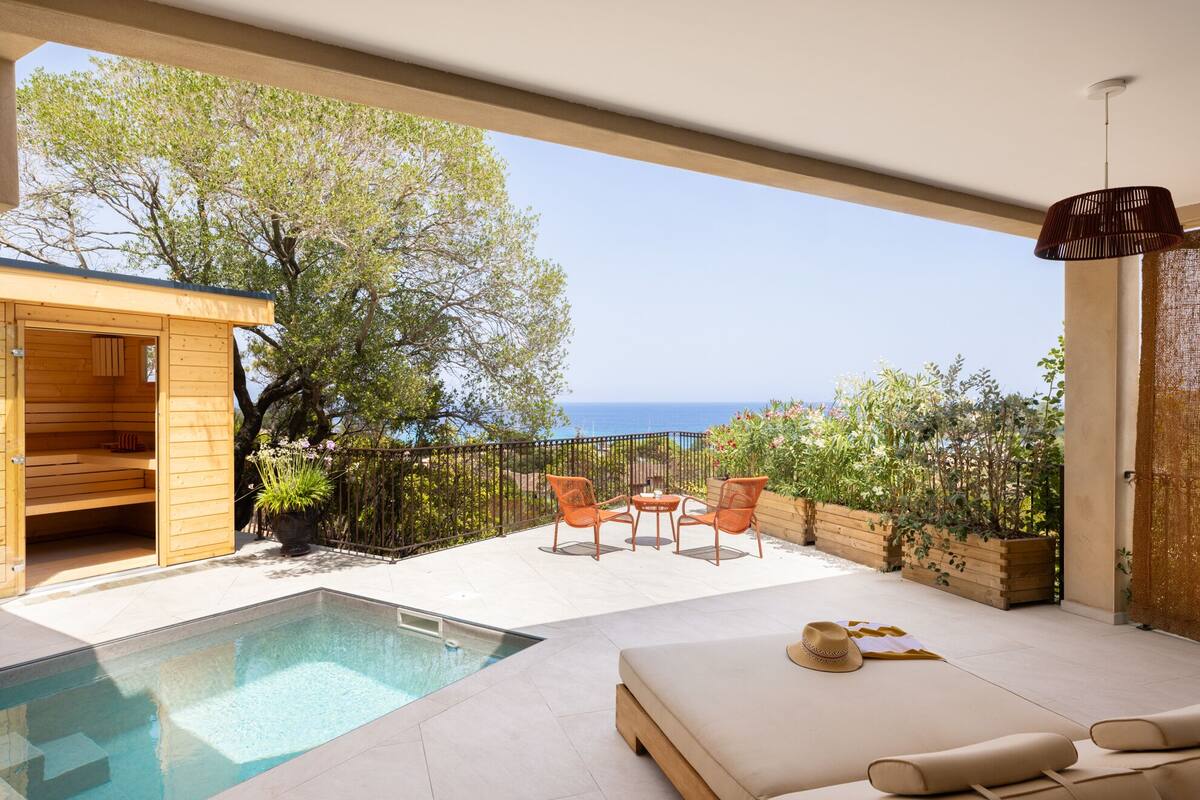 Deluxe Suite, Accessible, Ensuite (sauna et piscine privée ) | Room amenity