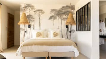 Deluxe Suite, Accessible, Ensuite (piscine privée) | Minibar, in-room safe, soundproofing, free WiFi