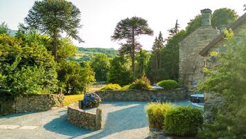 Cottage | Property grounds