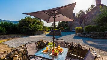 Cottage | Outdoor dining