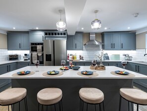 Dishwasher, cookware/dishes/utensils