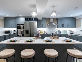 Dishwasher, cookware/dishes/utensils