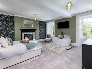 9 bedrooms, individually decorated, individually furnished, free WiFi